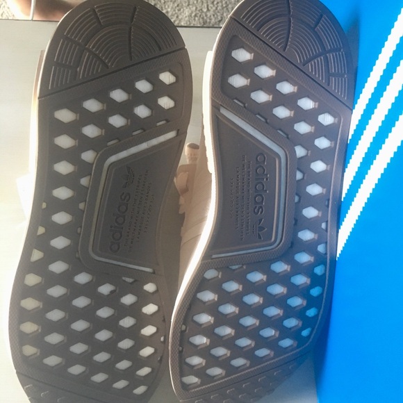 BRAND NEW Womens Adidas NMD_R1 - Picture 5 of 9